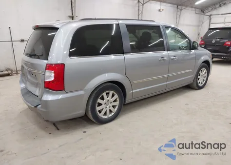 2015 Chrysler Town & Country Touring z USA, uszkodzony, nr VIN 2C4RC1BG2FR756166